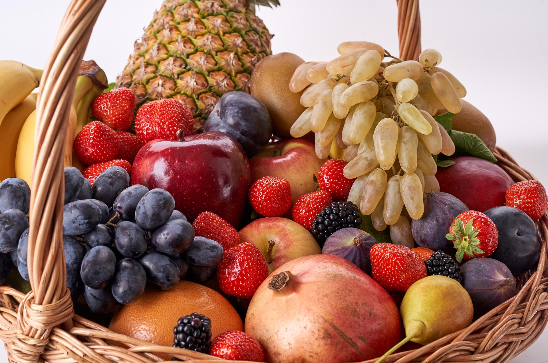 andrey177-fresh-fruits-basket-4692358_1920